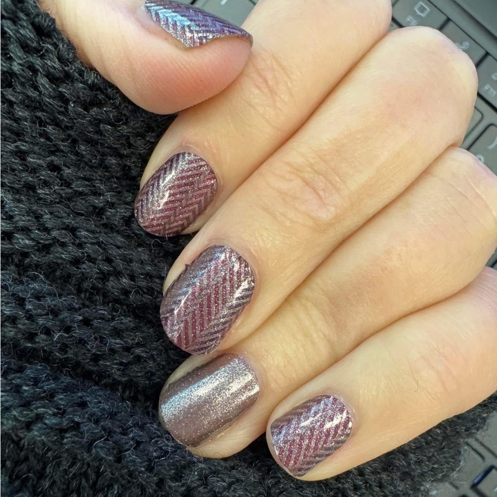 *Exclusive* Color Street: Go With the Workflow | Taupe Herringbone Pink Purple - Picture 8 of 10